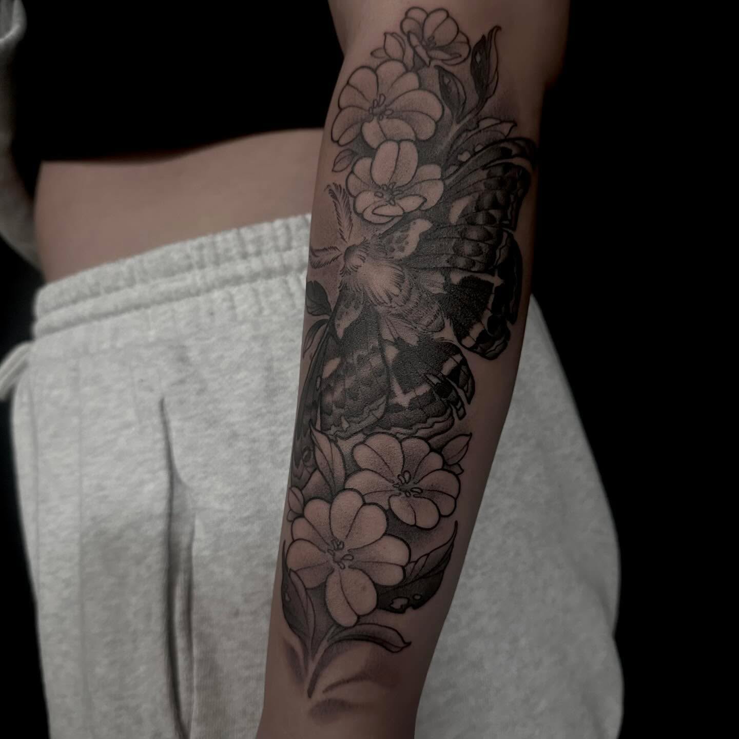 Tattoo by @shriekingpossum — black_and_grey