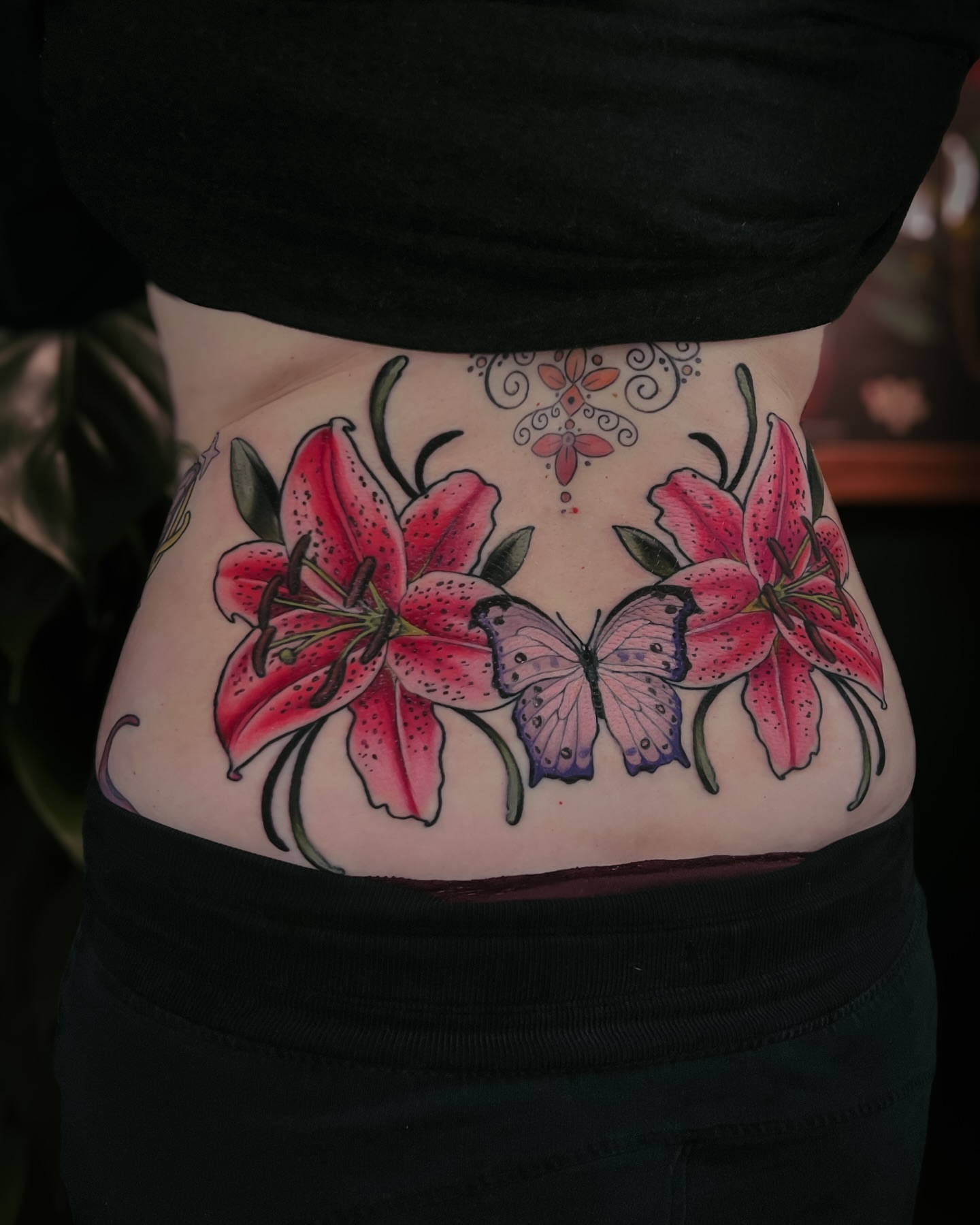 Lilies and butterfly dotwork tattoo on the torso by 𝖃𝖆𝖓𝖉𝖗𝖎𝖆 ✦ ᴏʀᴇɢᴏɴ ᴛᴀᴛᴛᴏᴏ ᴀʀᴛɪꜱᴛ