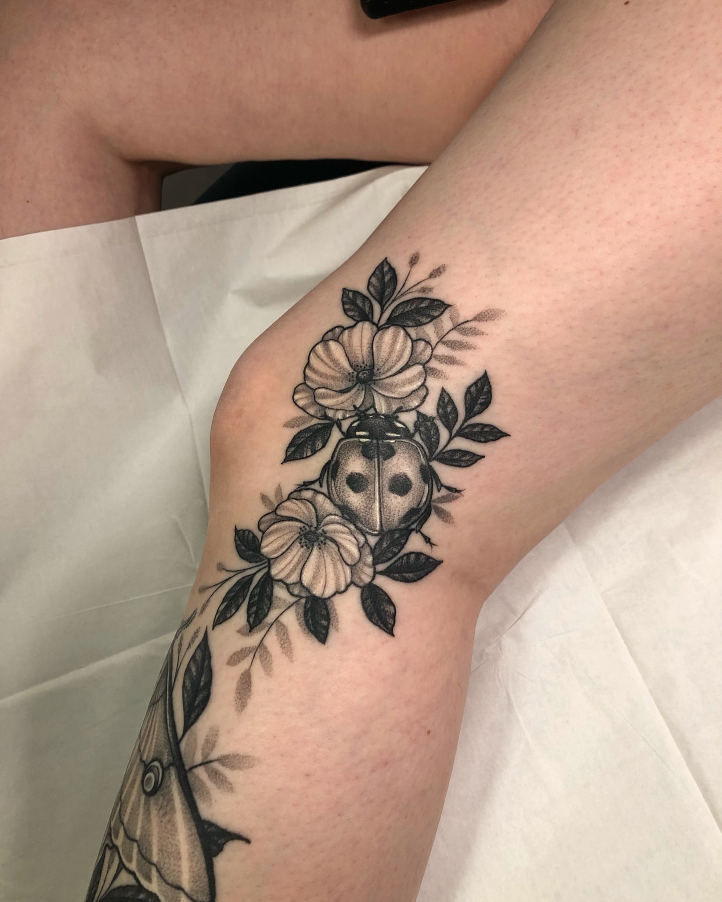 Tattoo by @jennietiesman β black_and_grey