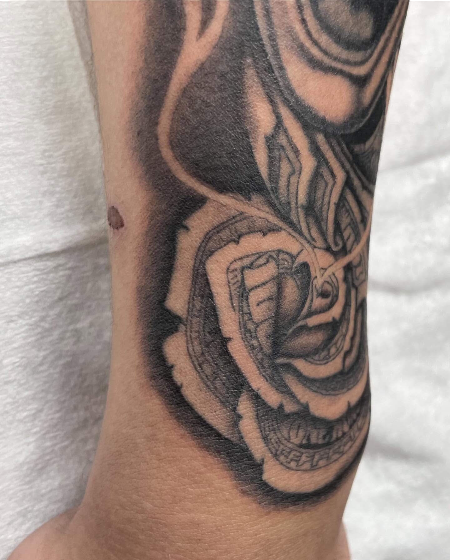 Mechanical gear geometric tattoo on the forearm by Moses (Mo) 🇵🇭