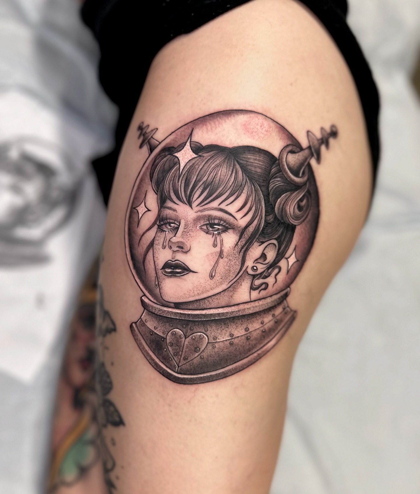Astronaut woman dotwork tattoo on the thigh by ᴇʟɪᴢᴀ ɢᴏɴᴢᴀʟᴇᴢ