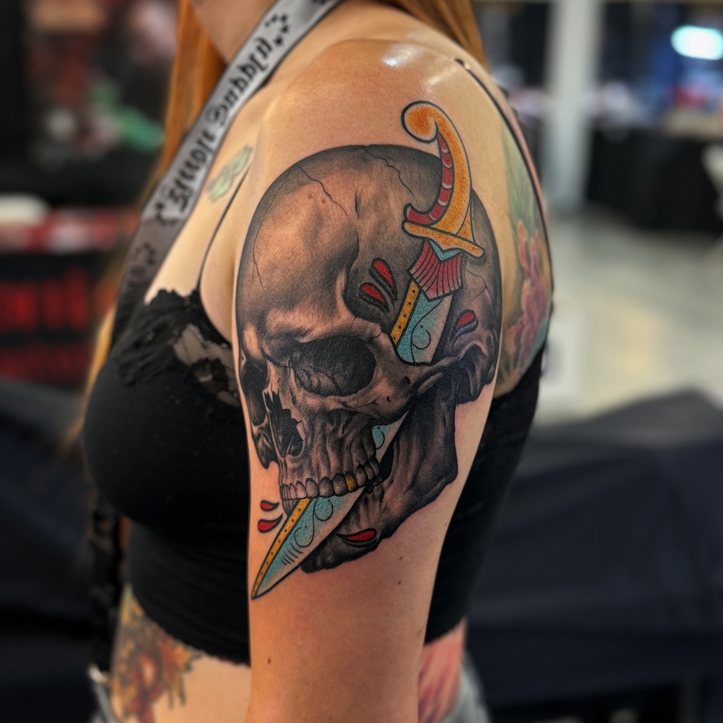 Skull with dagger American traditional tattoo on the shoulder by Calvin Maryland 🇵🇹
