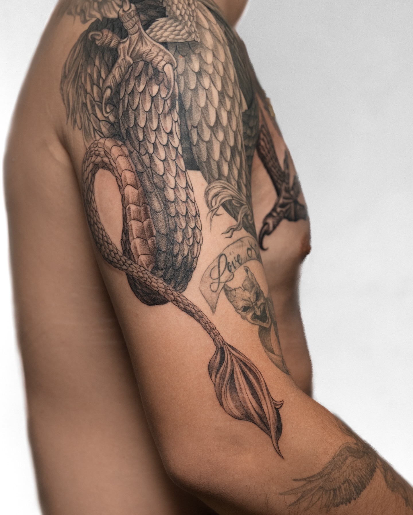 Dragon realism tattoo on the shoulder by Mateo