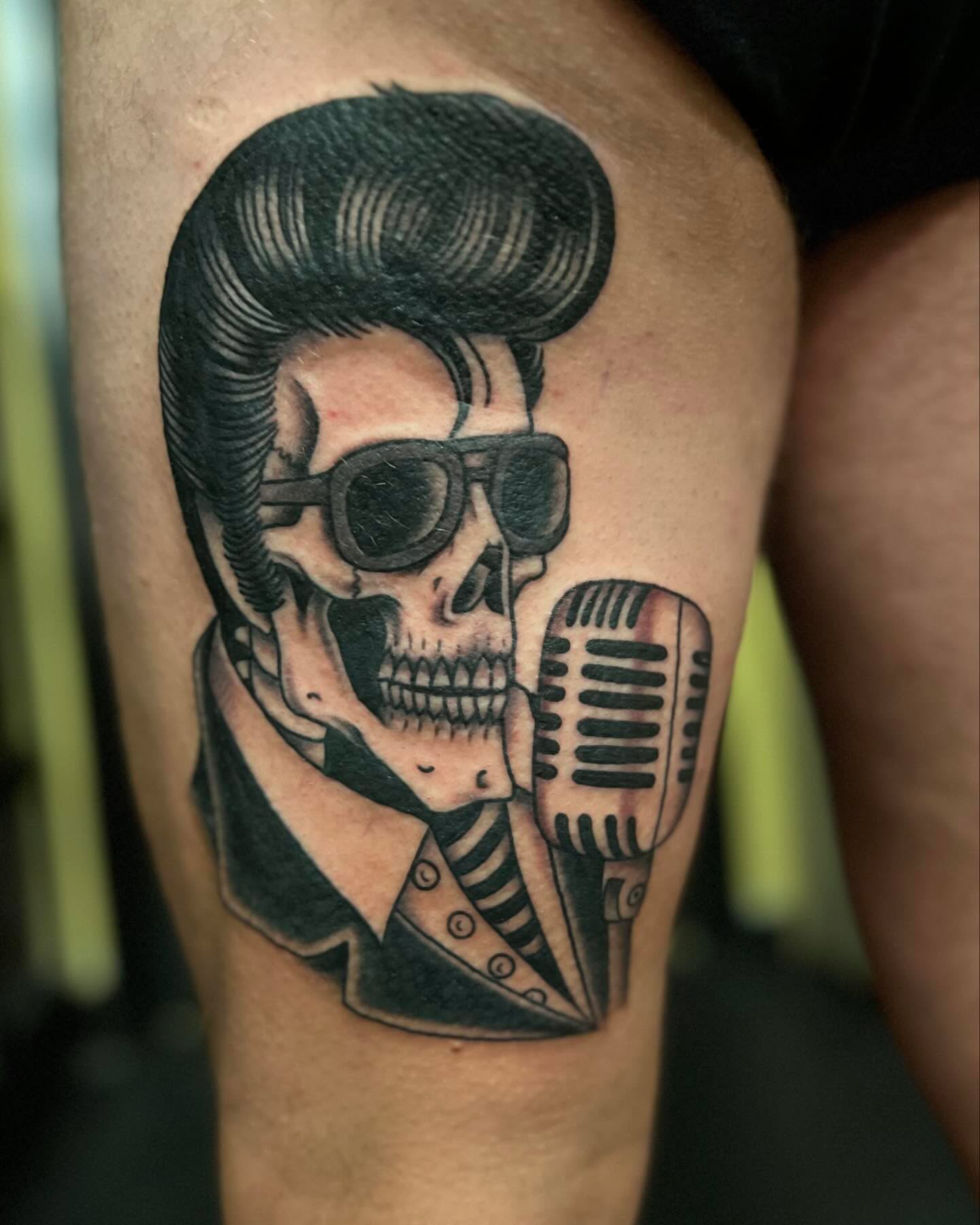 Singer with microphone realism tattoo on the thigh by Ross K. Jones Tattoos, San Francisco, California