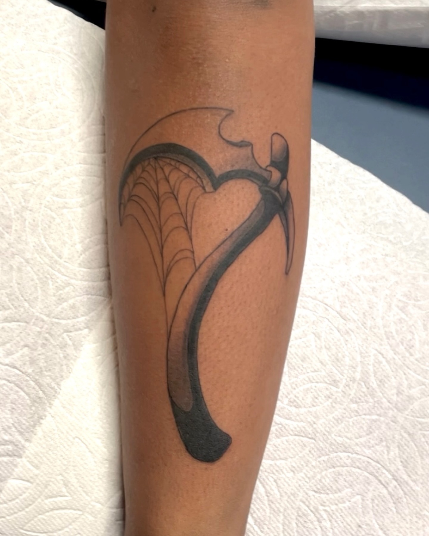 Tattoo by @david_ensoink — black_and_grey