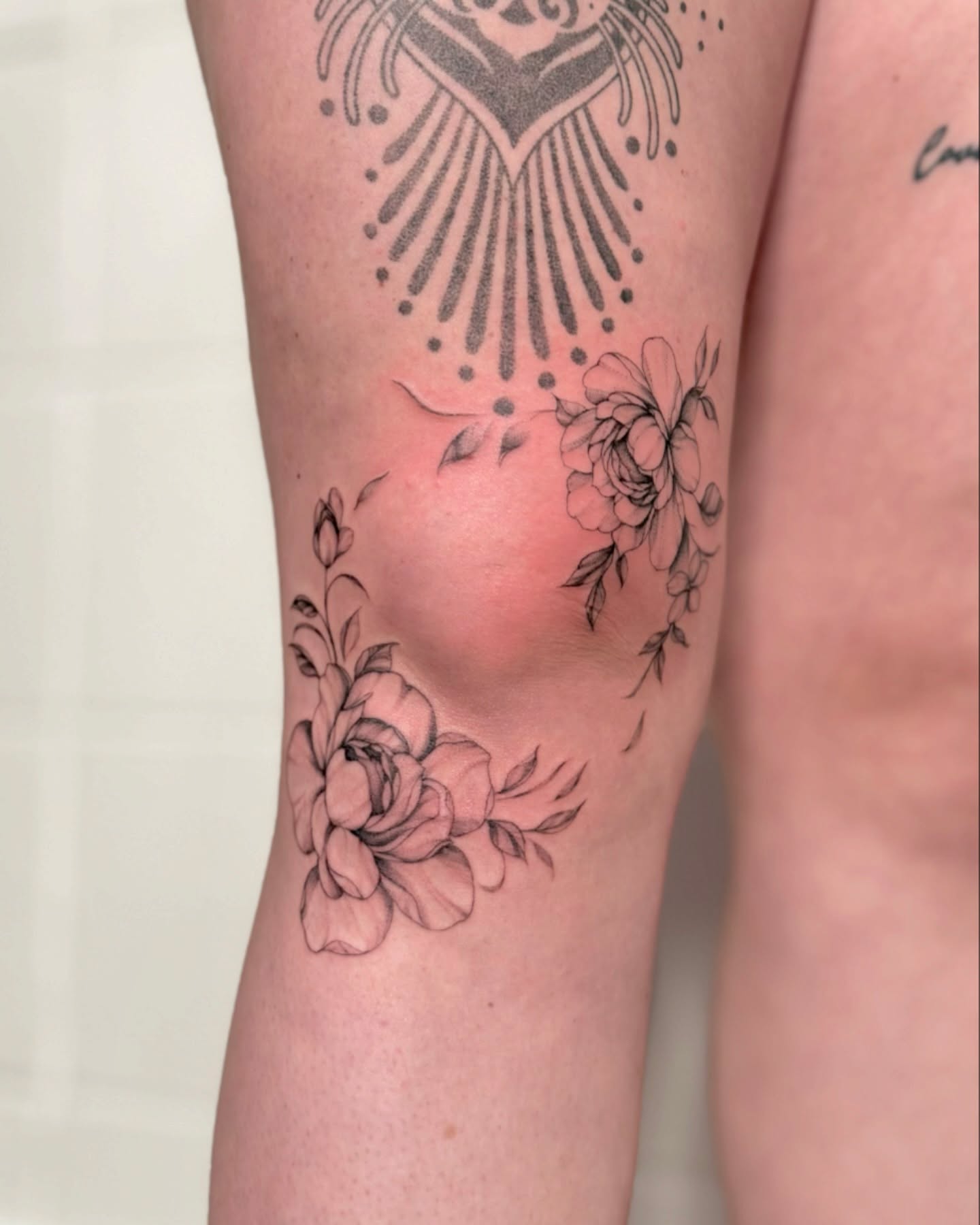 Floral design dotwork tattoo on the leg by πππ¦