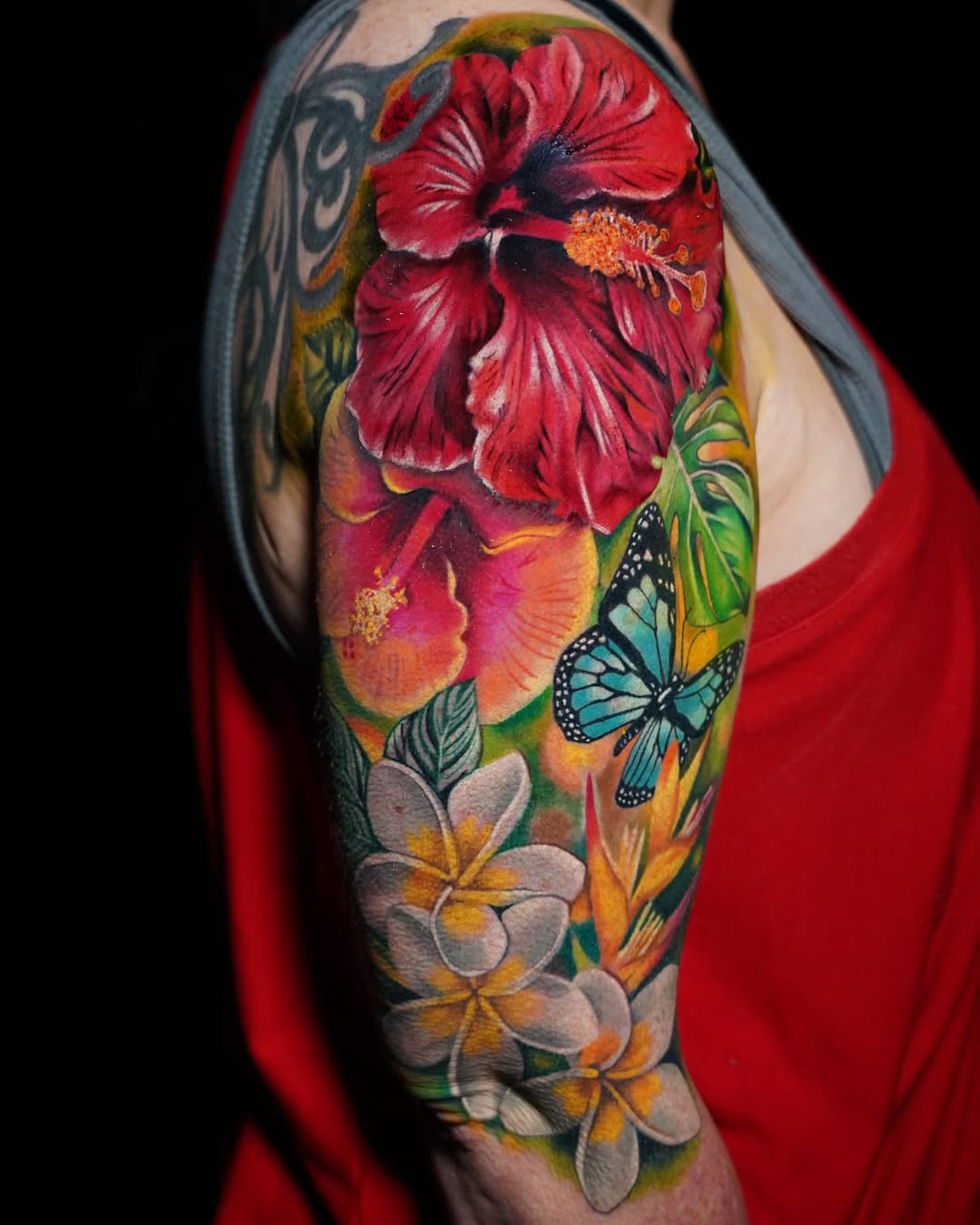 Hibiscus flowers and butterfly neo-traditional tattoo on the forearm by Su Kang