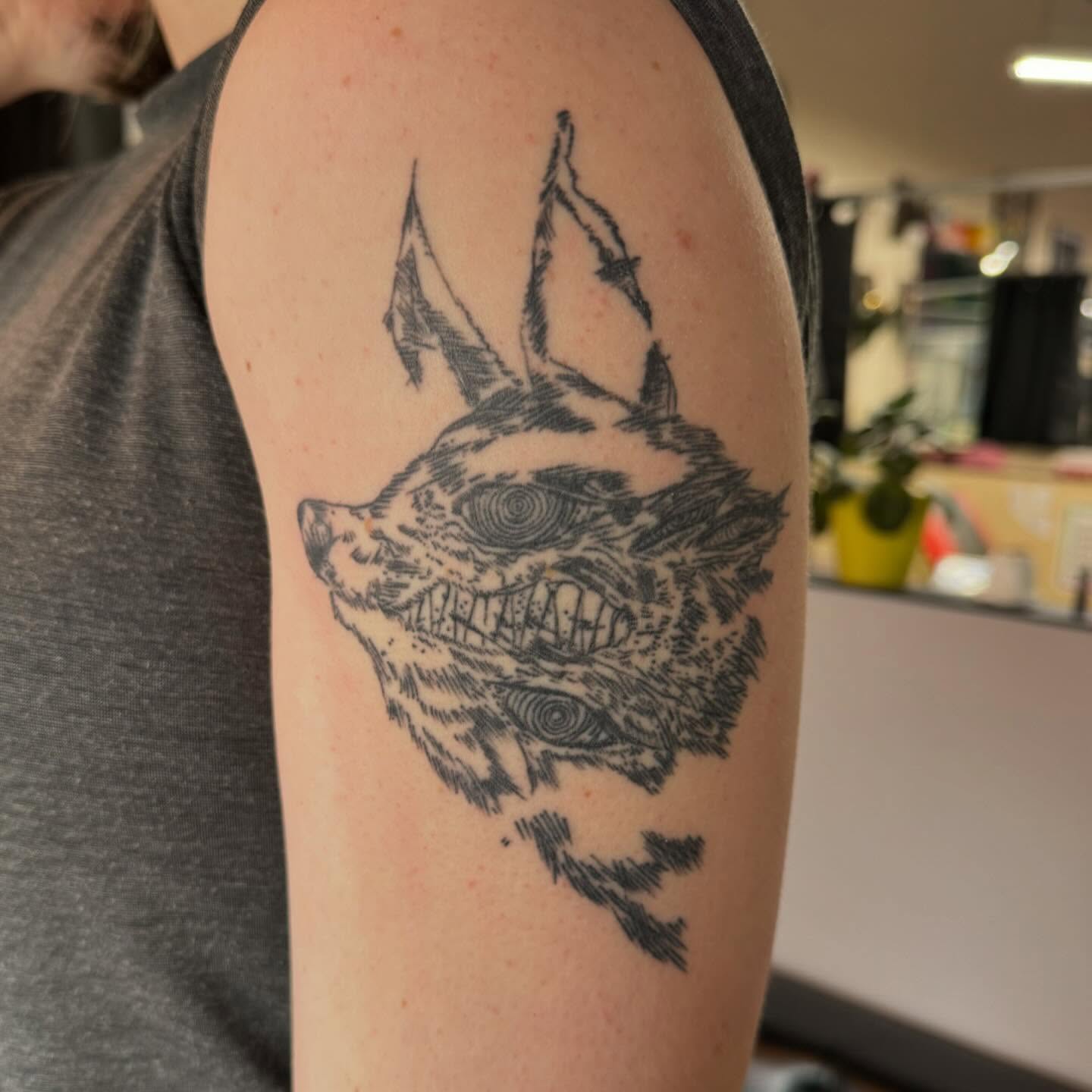 Tattoo by @jesloretattoo — black_and_grey