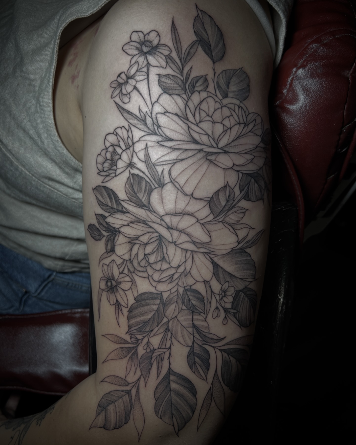 Floral bouquet realism tattoo on the thigh by Iraymi Beltran