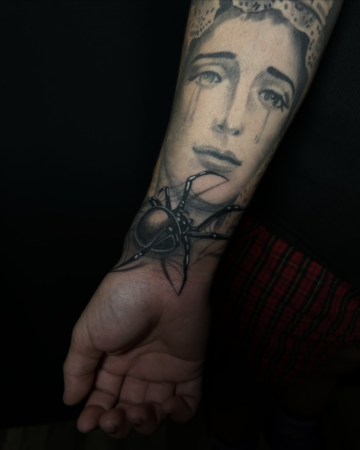 Woman with spider realism tattoo on the forearm by Iraymi Beltran