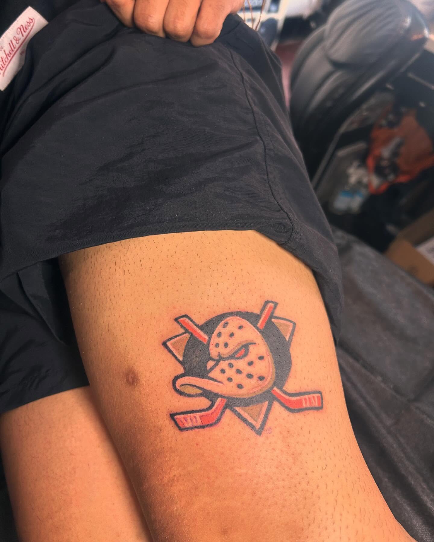 Duck American traditional tattoo on the thigh by Felix perez (Tattooer)