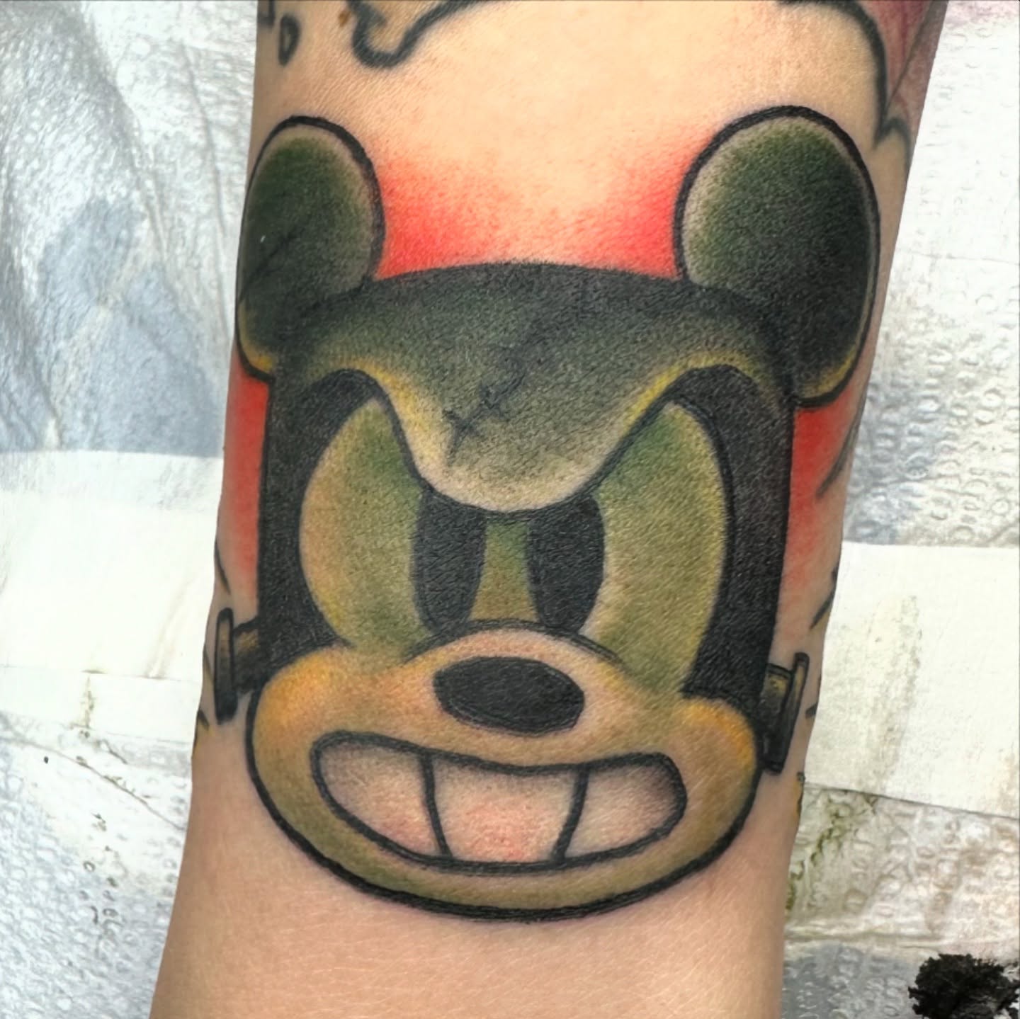 Tattoo by @jentle.tattoos โ american_traditional