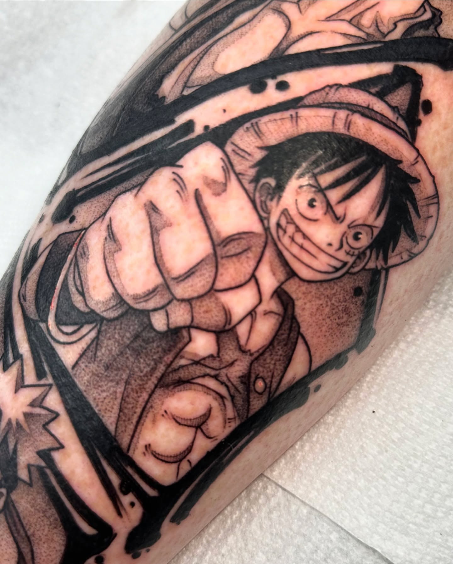 Monkey d. luffy anime tattoo on the forearm by ɢᴀʙʀɪᴇʟ ᴍᴇɴᴅᴇꜱ ᴏʟɪᴠᴇɪʀᴀ