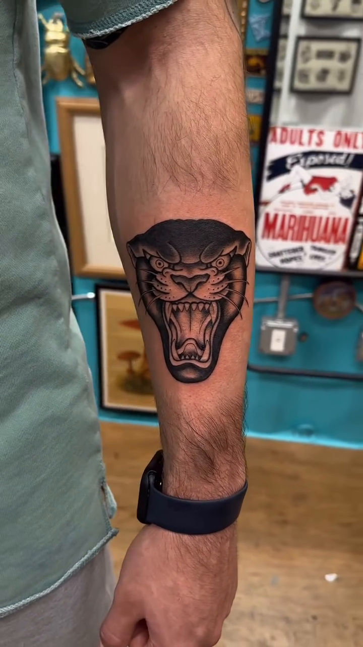Tattoo by @tattooarielle — blackwork