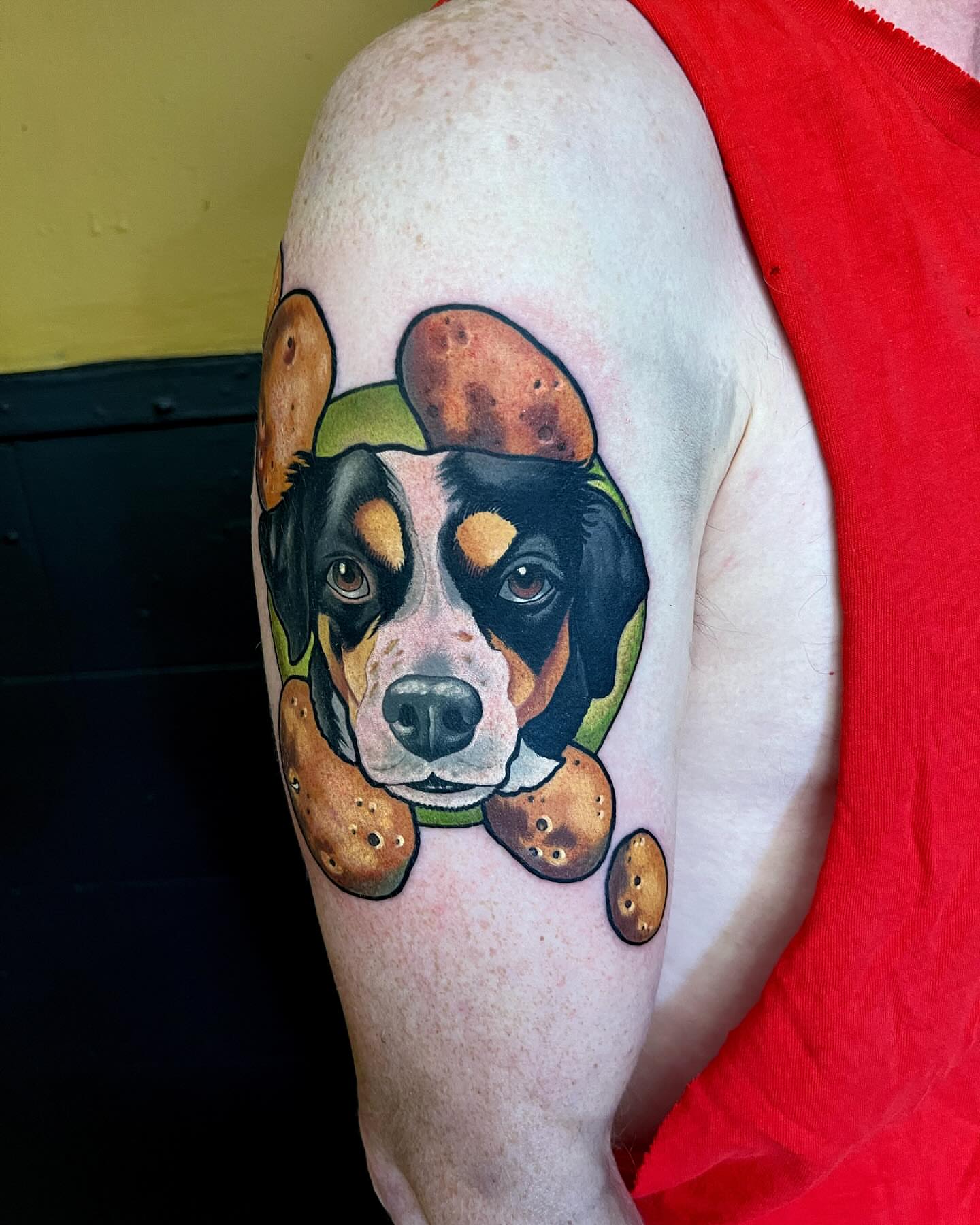 Dog realism tattoo on the upper arm by Kevin Starai