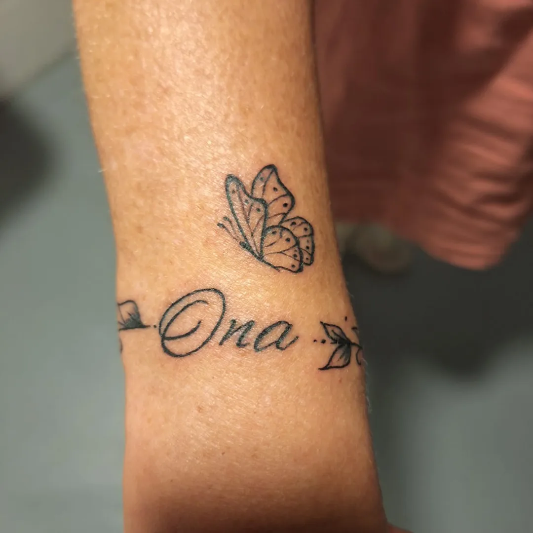 Tattoo by @red.ink_tattoo_pirineos — dotwork, black_and_grey