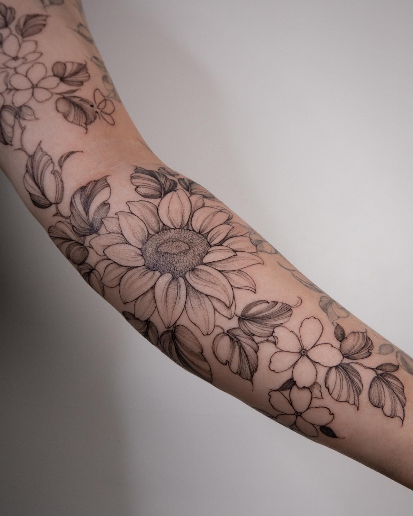 Tattoo by @aldoshyna_t — black_and_grey