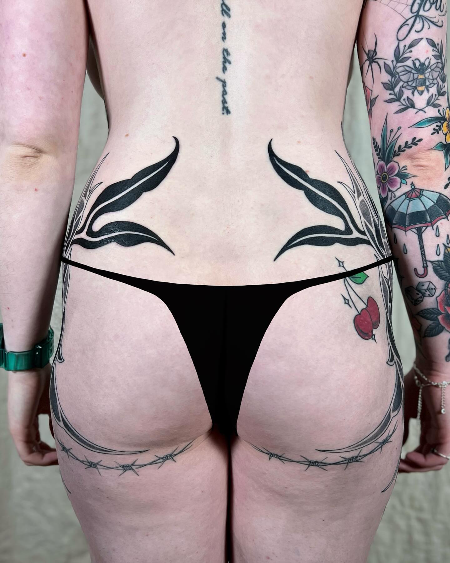 Barbed wire and leaves black and grey tattoo on the thigh by 👽 Kat 👽, San Francisco, California