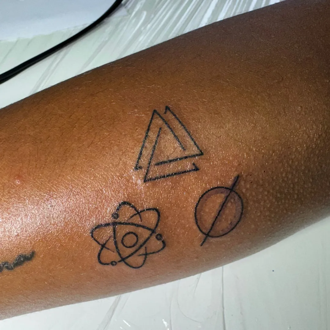 Tattoo by @red.ink_tattoo_pirineos — geometric