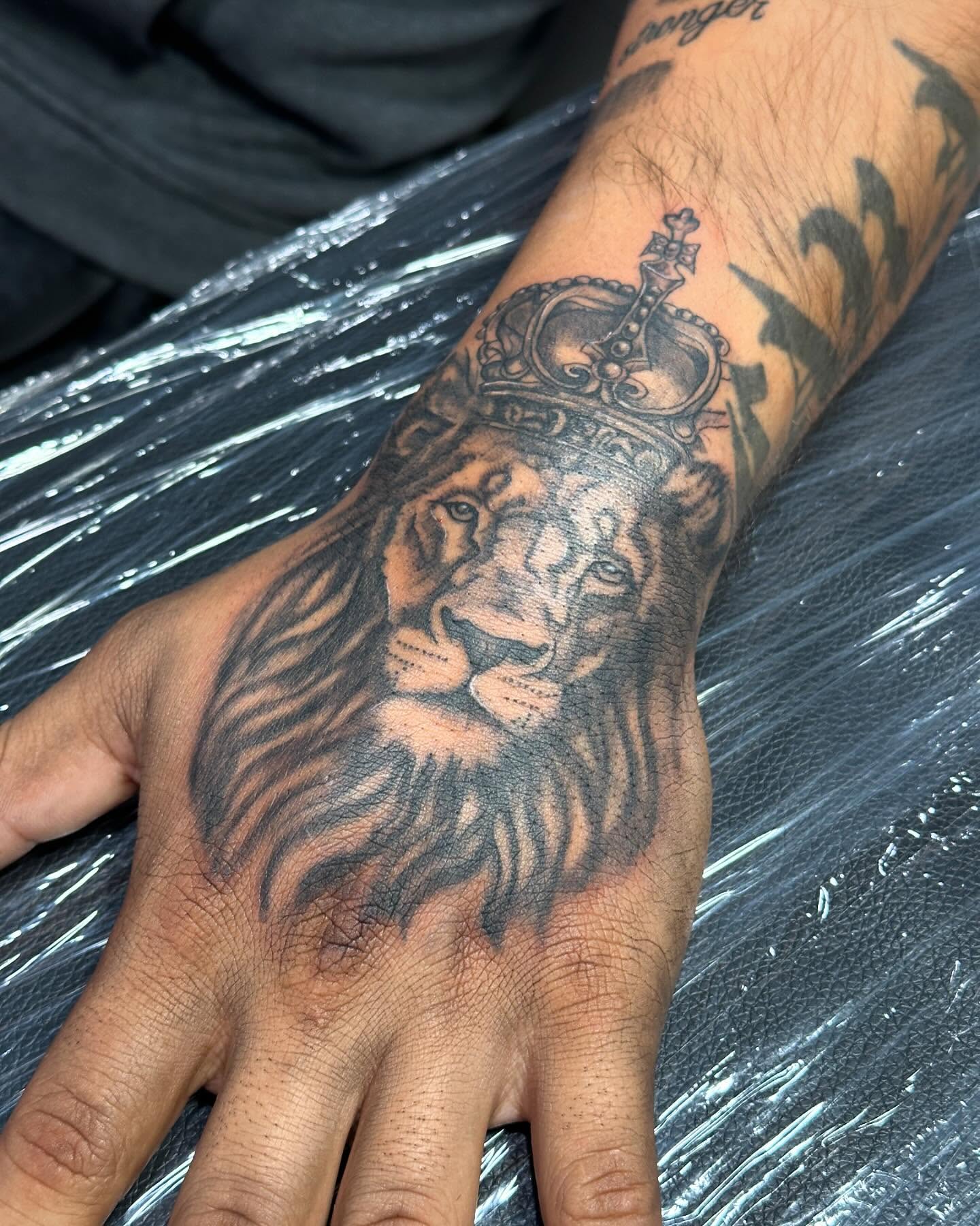 Tattoo by @vileinkzz โ black_and_grey
