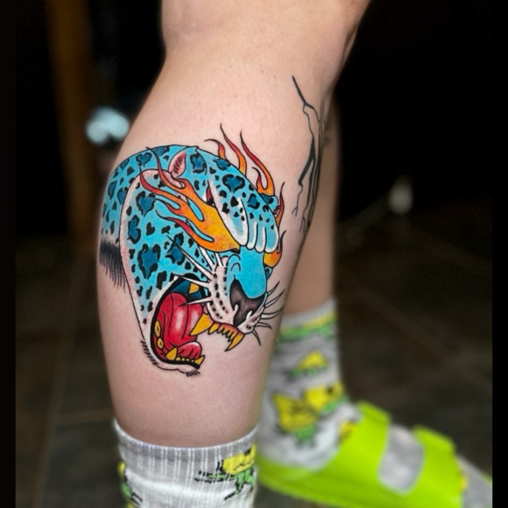 Leopard American traditional tattoo on the thigh by MoogieTats
