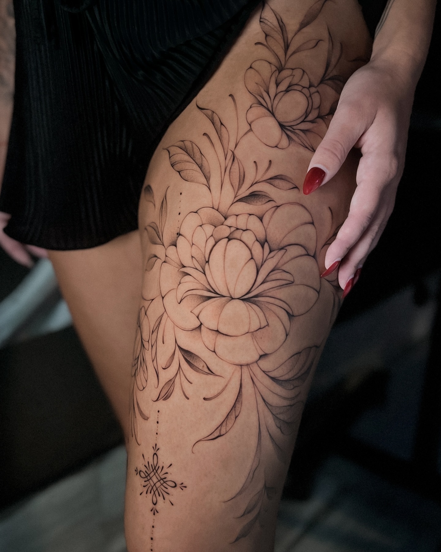 Floral black and grey tattoo on the thigh by πππΉππππππππππππ