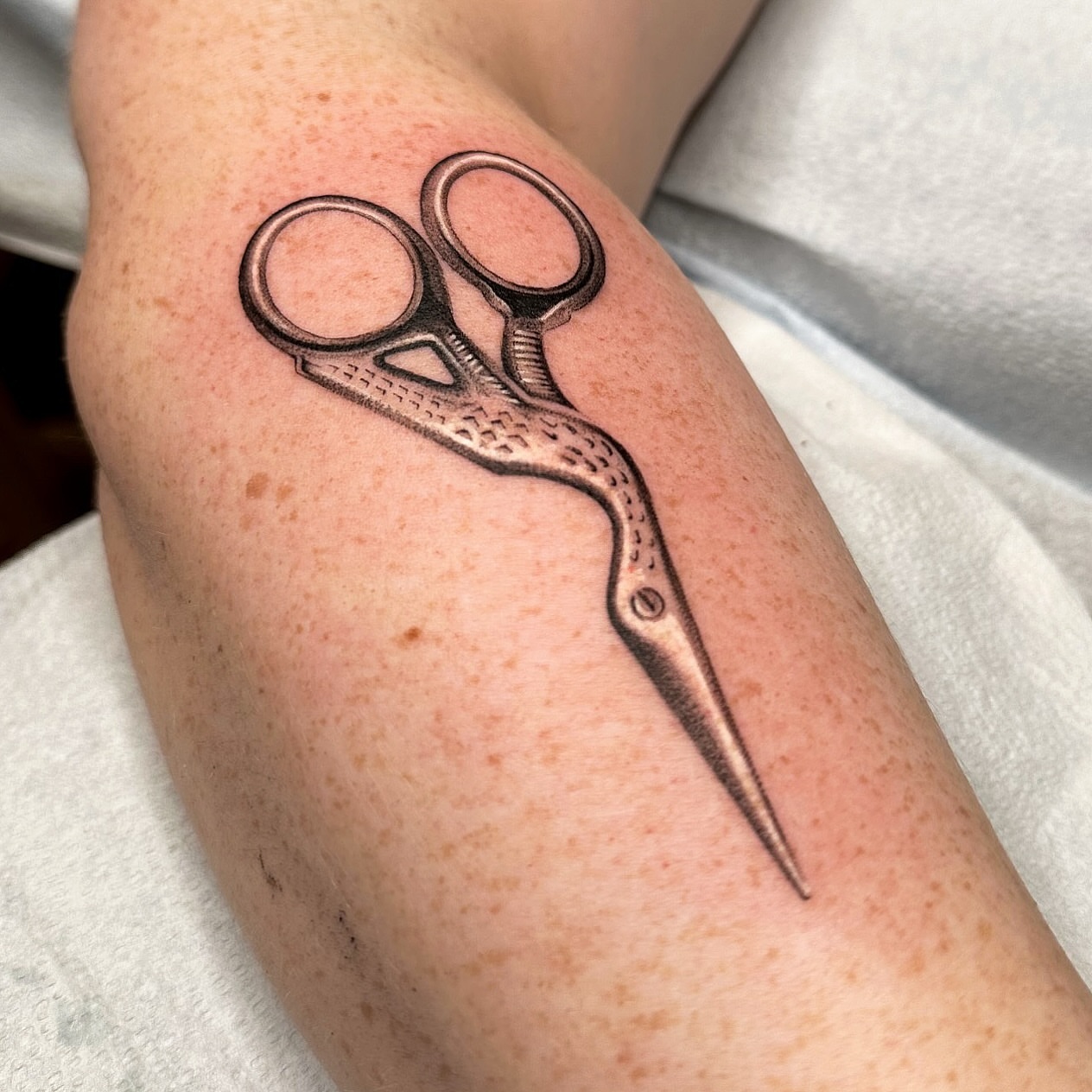 Tattoo by @jenniferpalomaa — black_and_grey