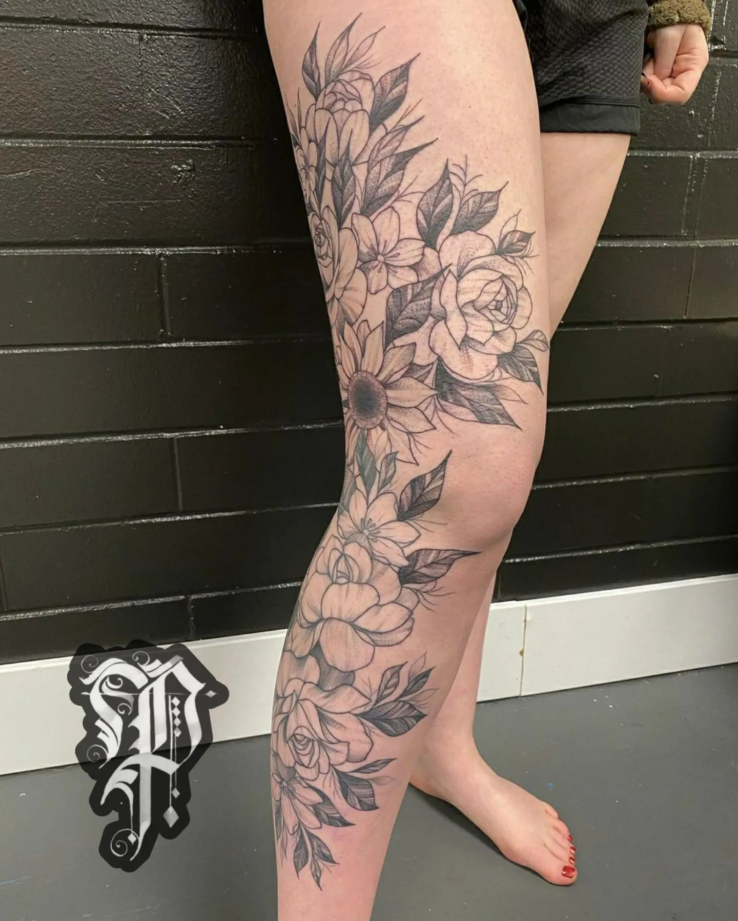 Tattoo by @barragantattoos — black_and_grey