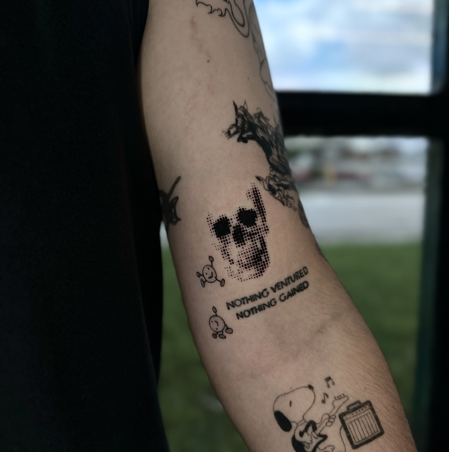 Skull and quote dotwork tattoo on the forearm by πΈππππ