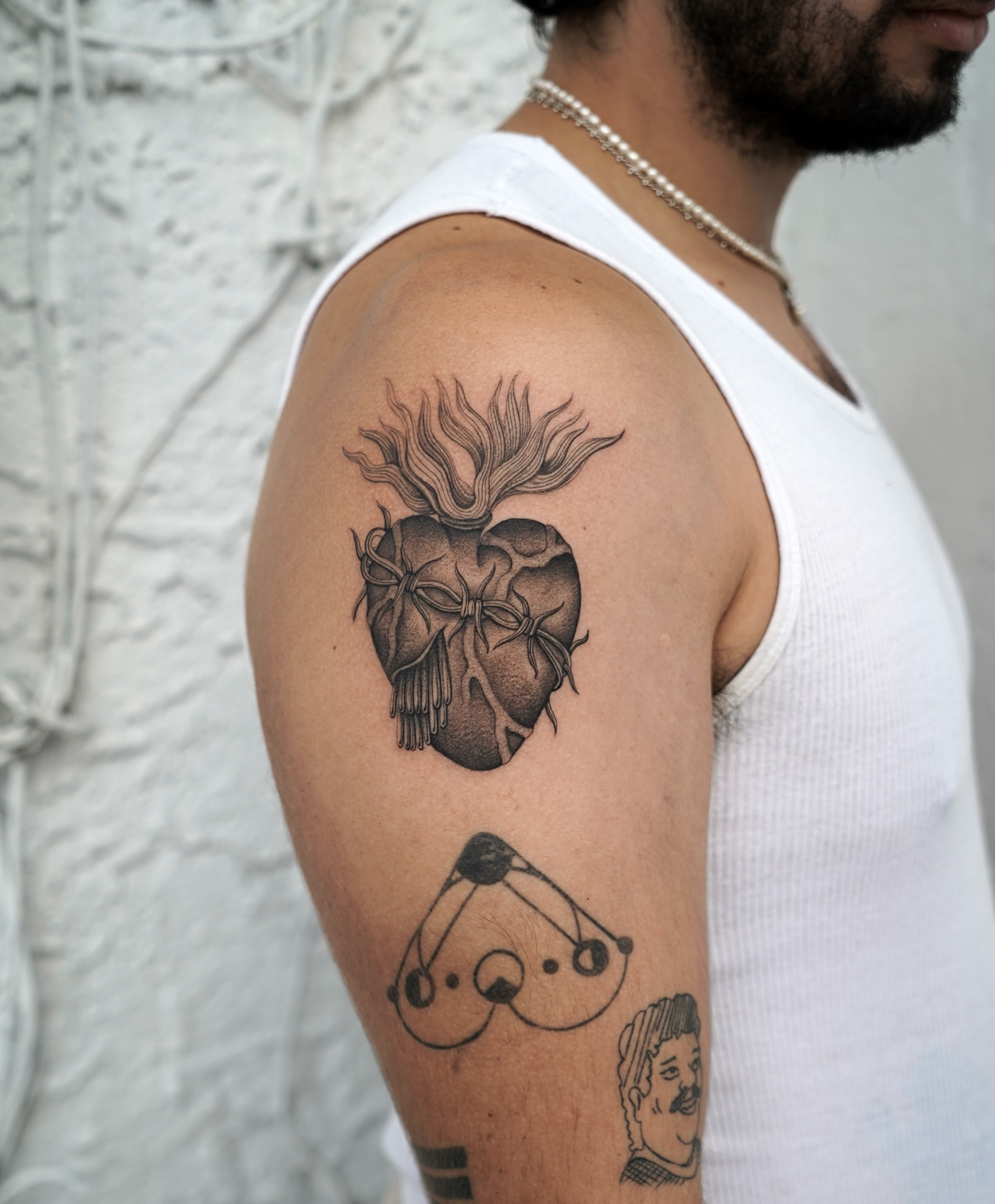 Heart with wings black and grey tattoo on the upper arm by Chriscalibur