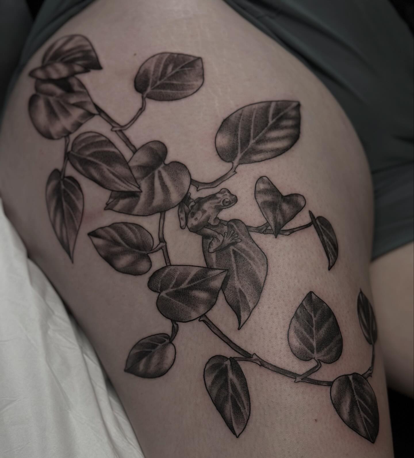 Tattoo by @shriekingpossum — black_and_grey