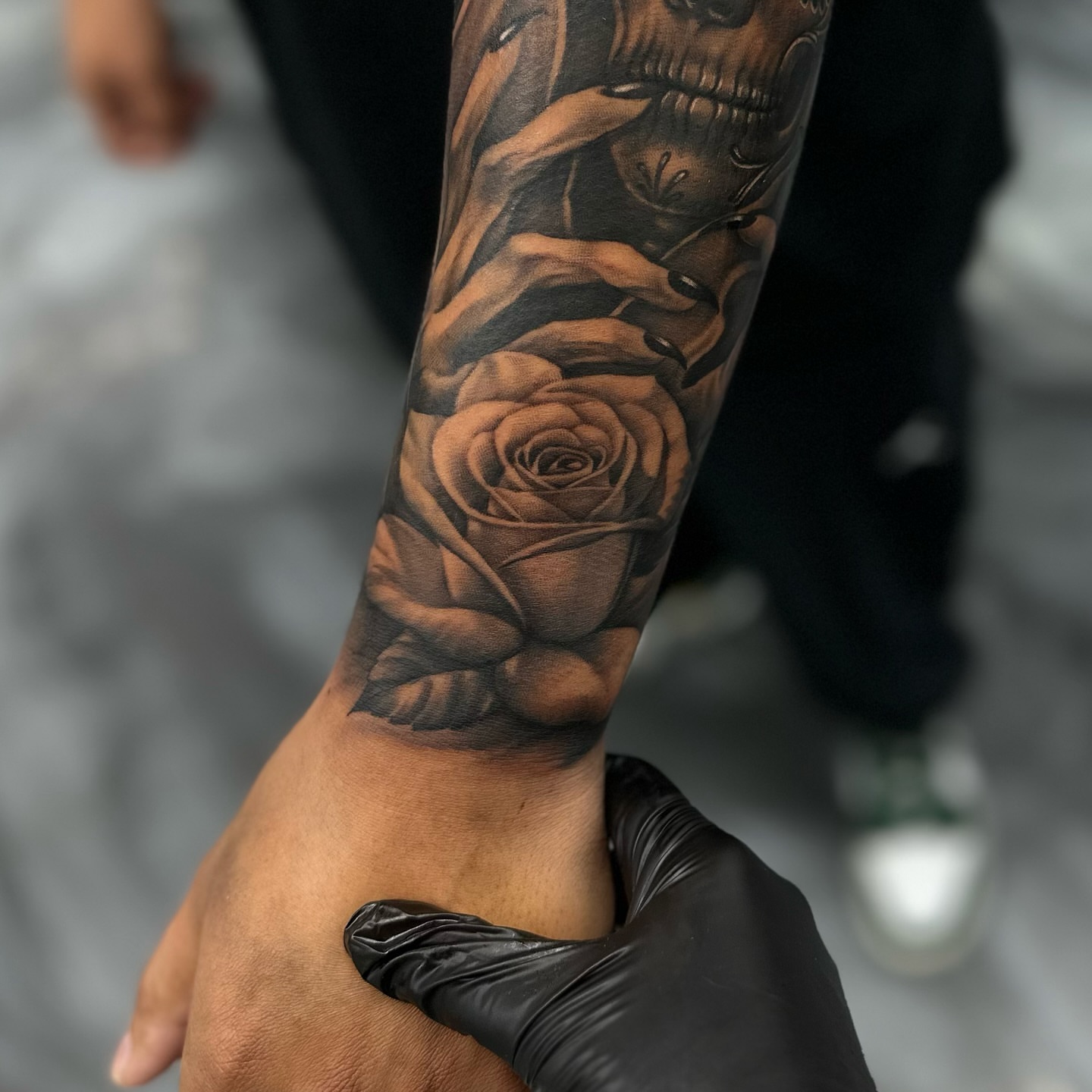 Rose and skull realism tattoo on the forearm by 𝒲𝒾𝓃𝑜𝓃𝒶