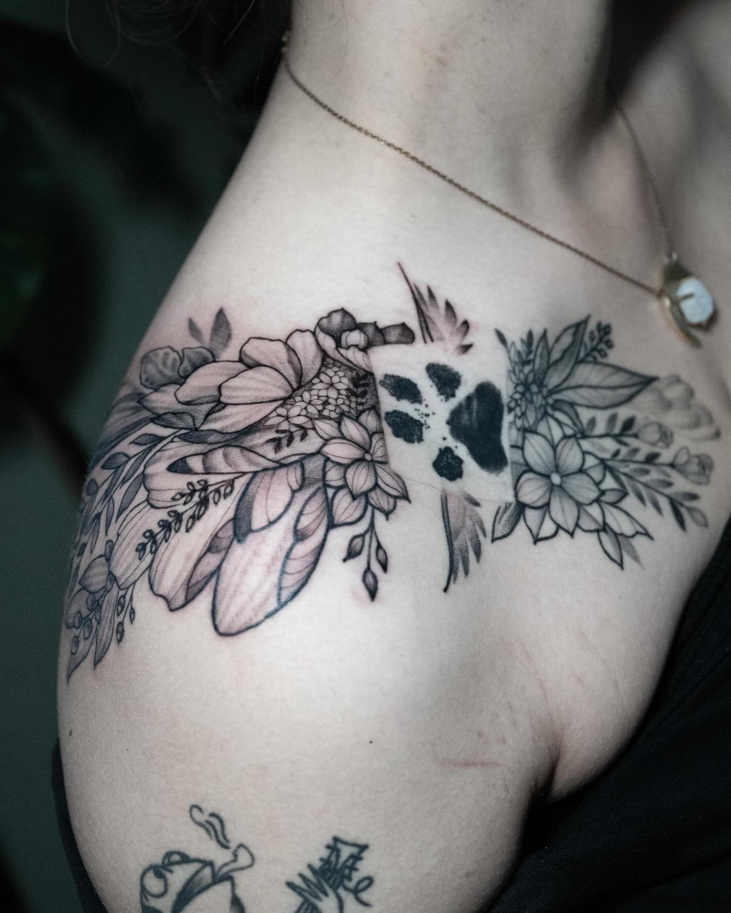 Floral arrangement black and grey tattoo on the shoulder by Neri Gersaint