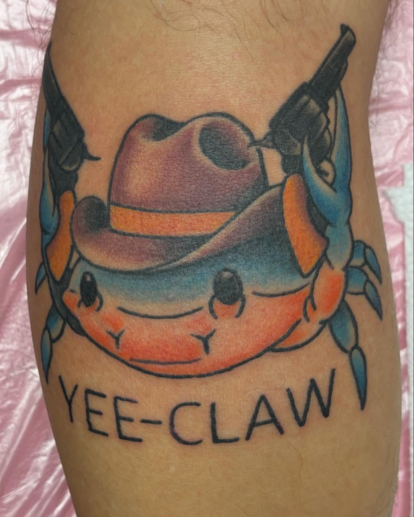 Crab wearing cowboy hat American traditional tattoo on the forearm by Oscar Cuéllar (Kue-Yar)