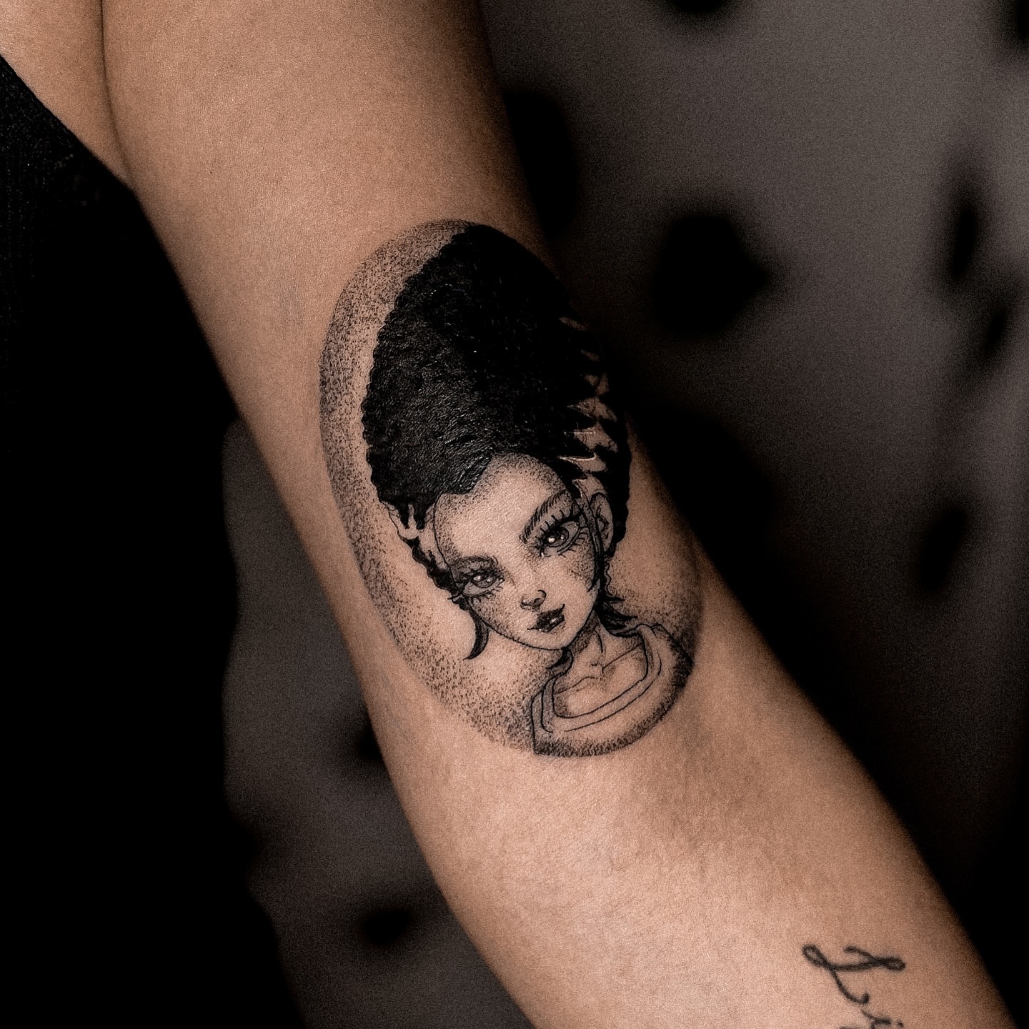Woman's face dotwork tattoo on the forearm by 조조