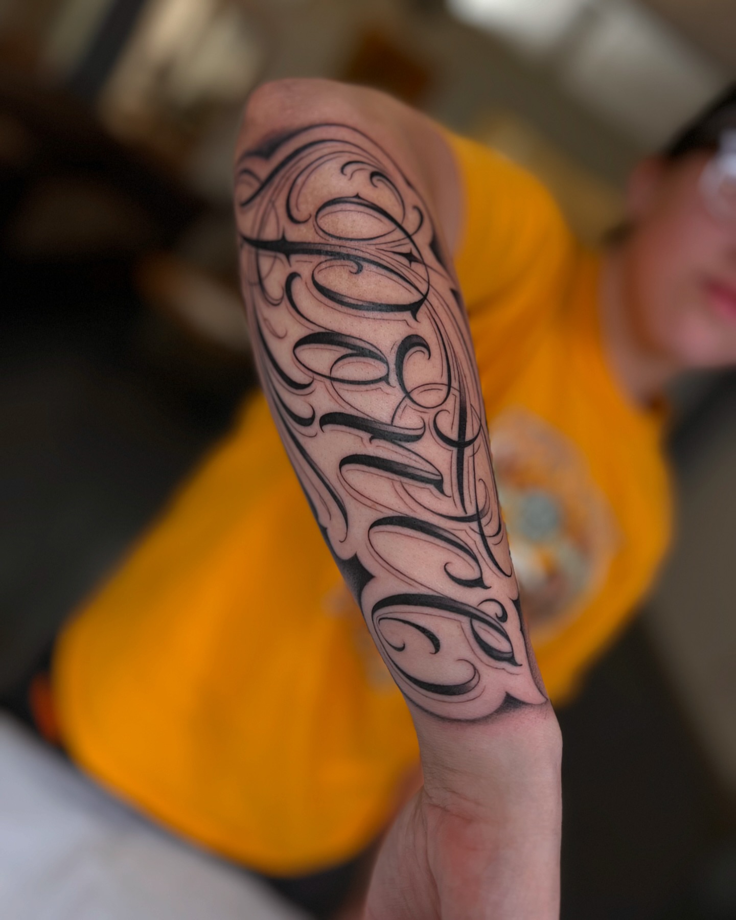 Scrollwork black and grey tattoo on the forearm by Aleckzi Ramos