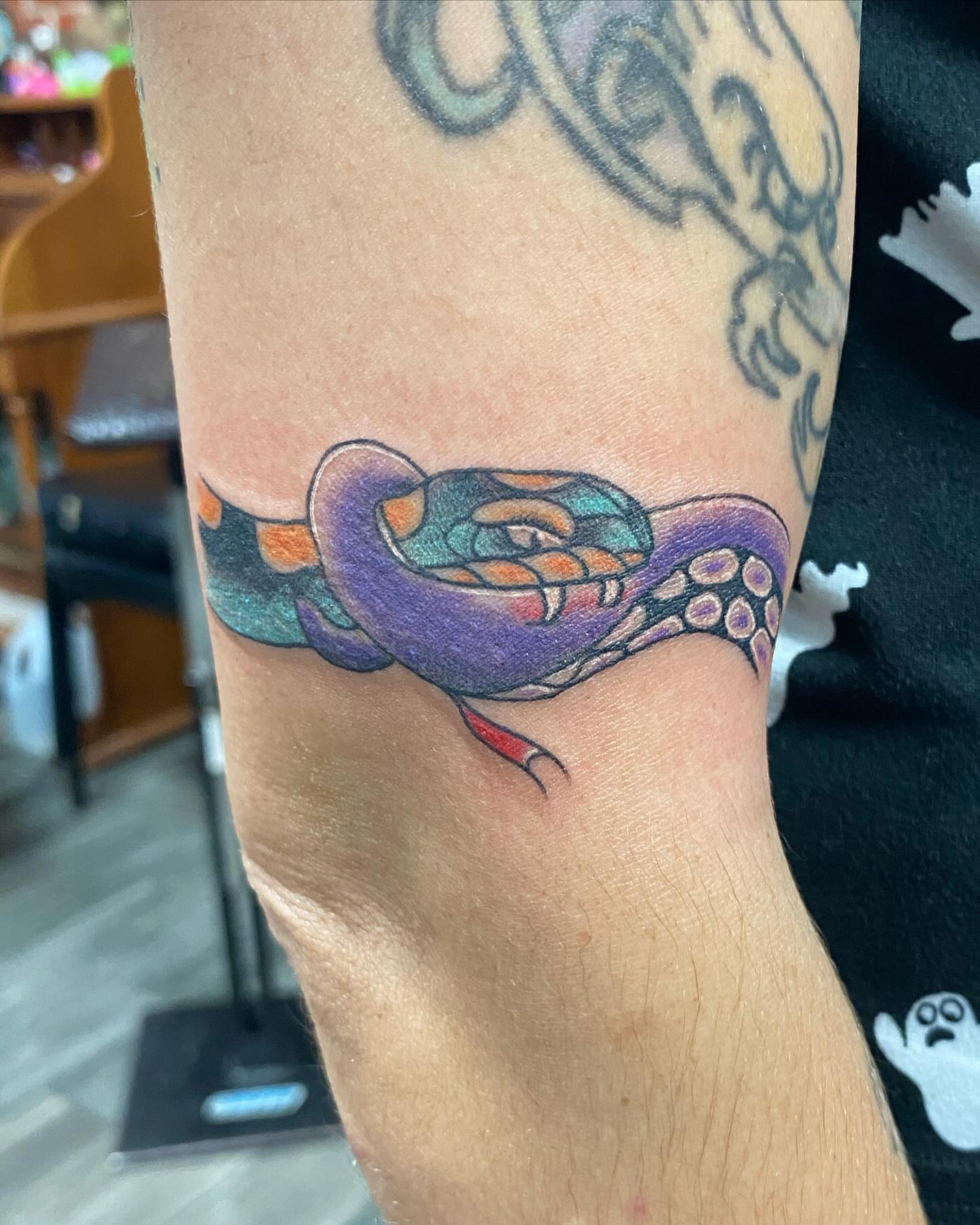 Tattoo by @heidihoodtattoos — new_school