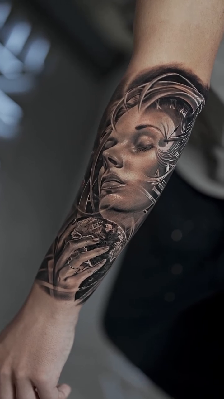 Woman with snake realism tattoo by Yohandri Sosa