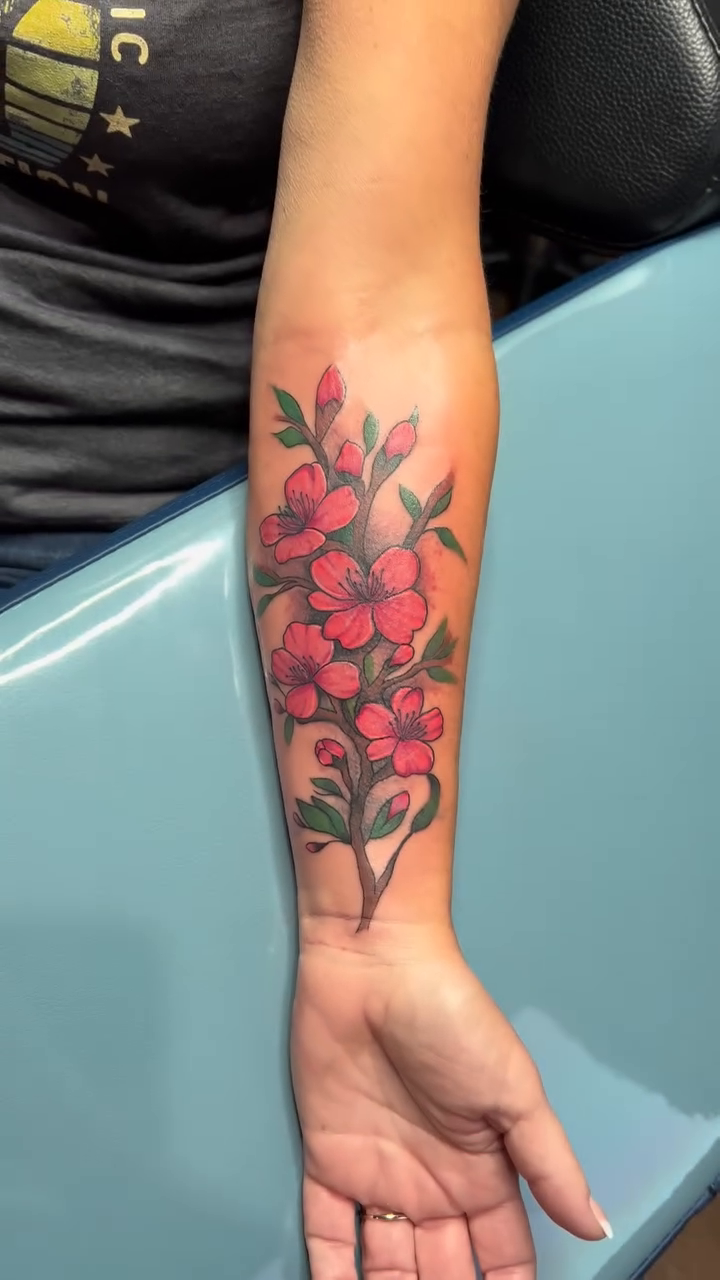 Tattoo by @zeaatattoos — fine_line, realism