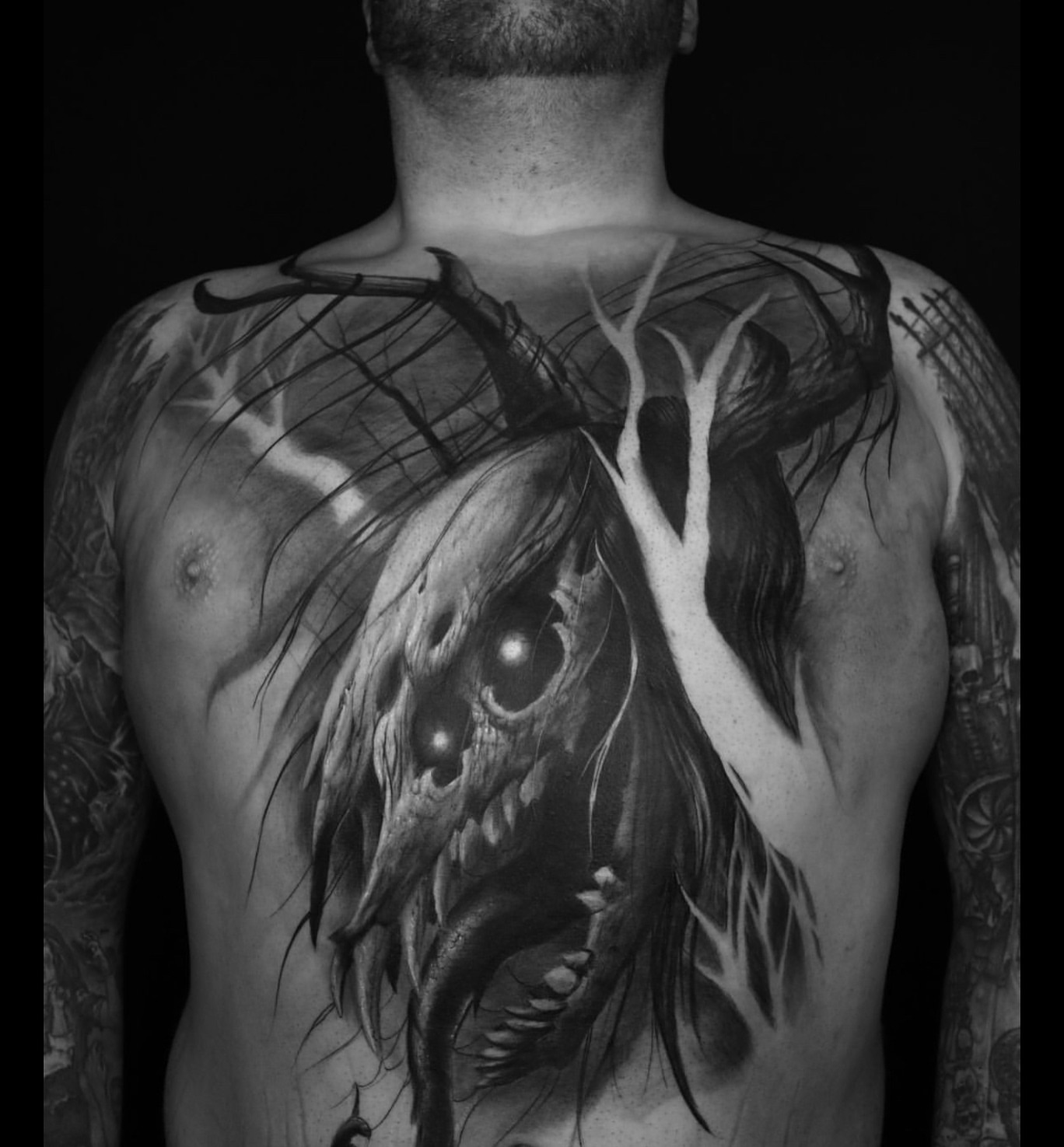 Horse skull realism tattoo on the back by ➕d U S T I N C H A R L e S➕, Seattle, Washington
