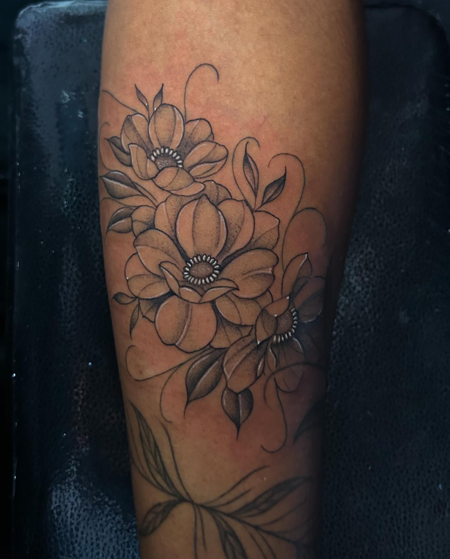 Flowers black and grey tattoo on the forearm by ★𝔗𝔞𝔱𝔱𝔬𝔬𝔰 𝔟𝔶 𝔗𝔢𝔞𝔙𝔞𝔫𝔊𝔬𝔤𝔥 ★