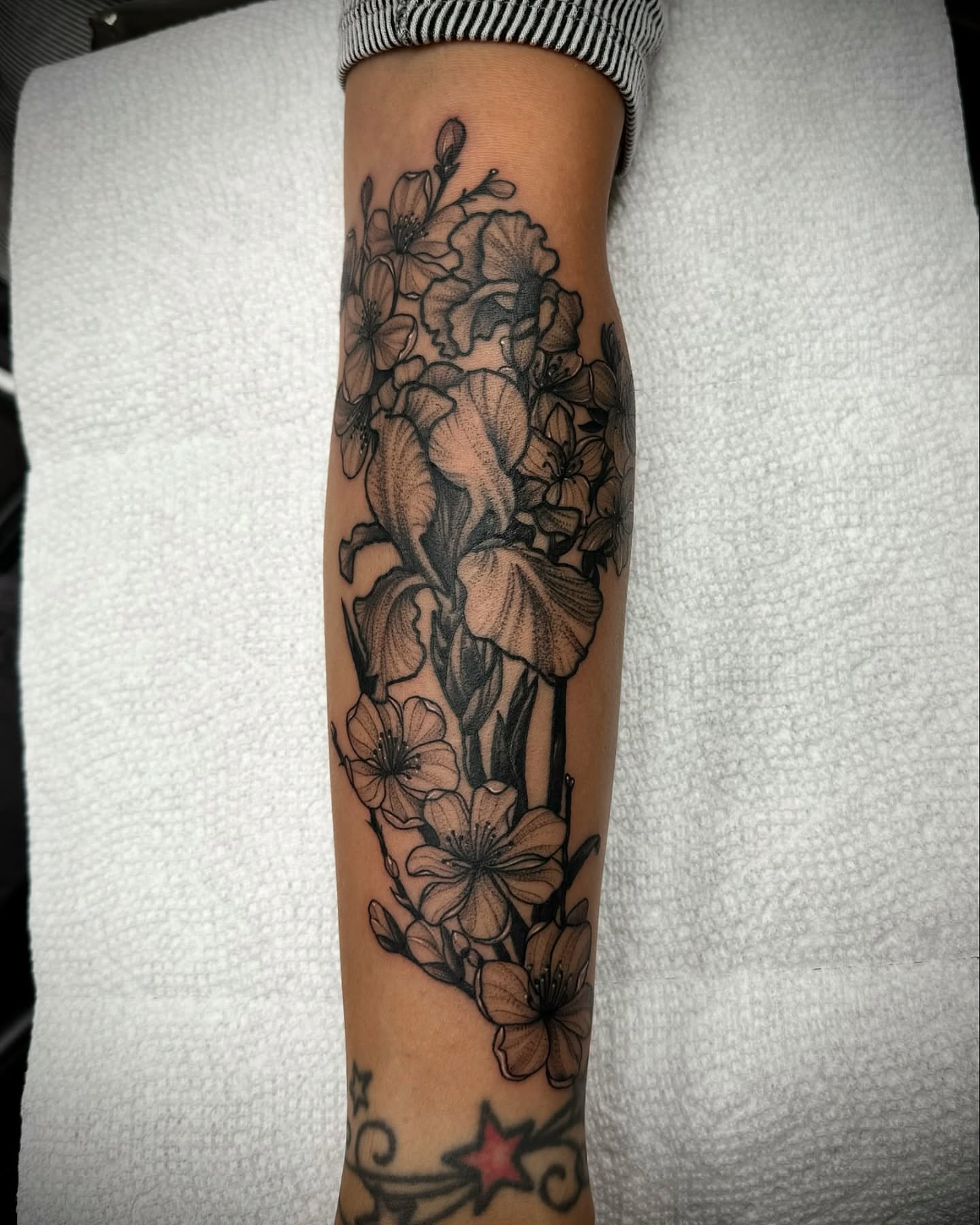 Flowers black and grey tattoo on the forearm by Cj Hurtado