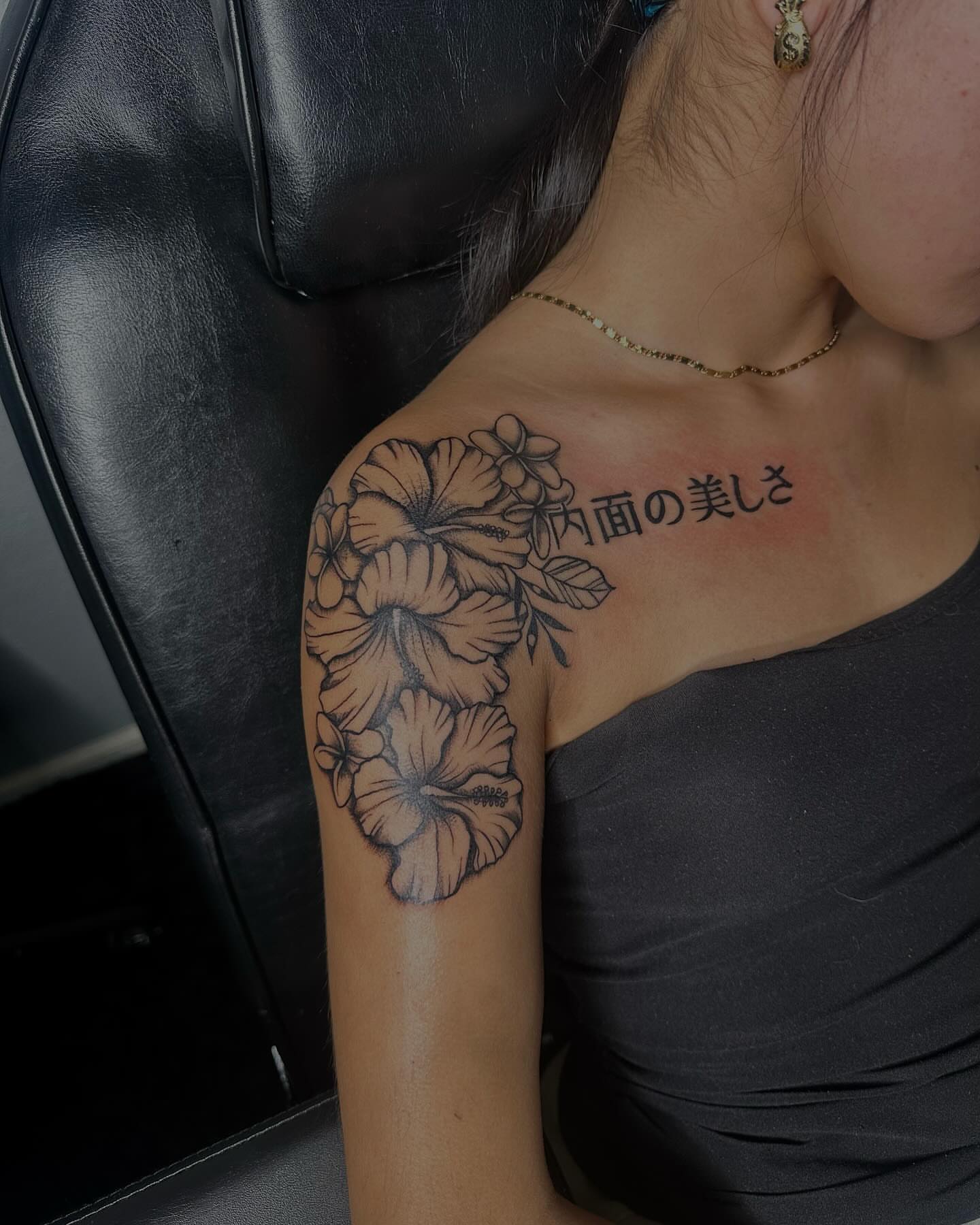 Hibiscus flowers black and grey tattoo on the shoulder by Bay Area Tattoo Artist ✍🏽