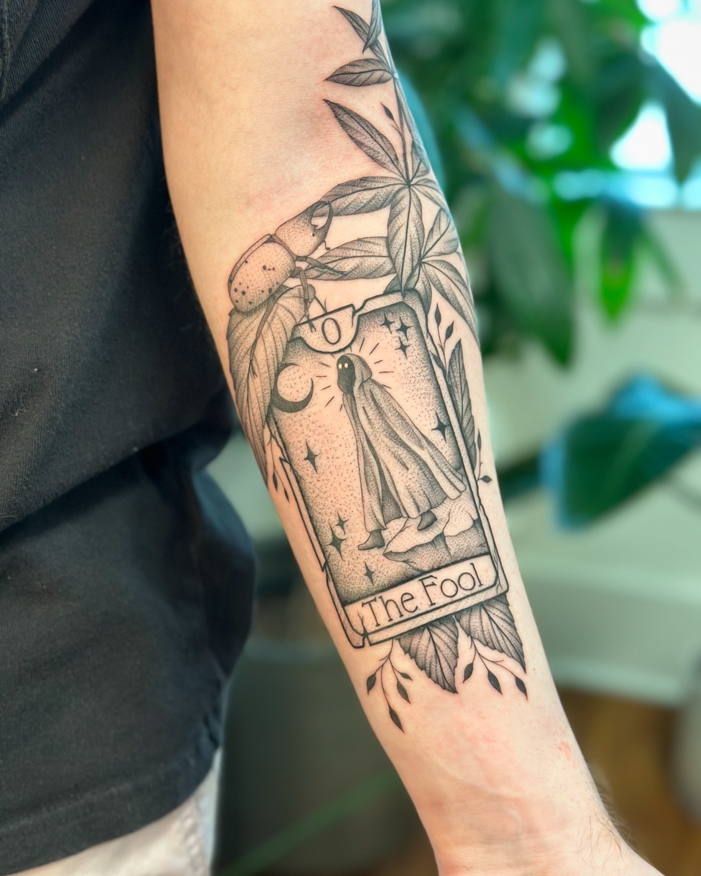 Tattoo by @vreevestattoo โ dotwork