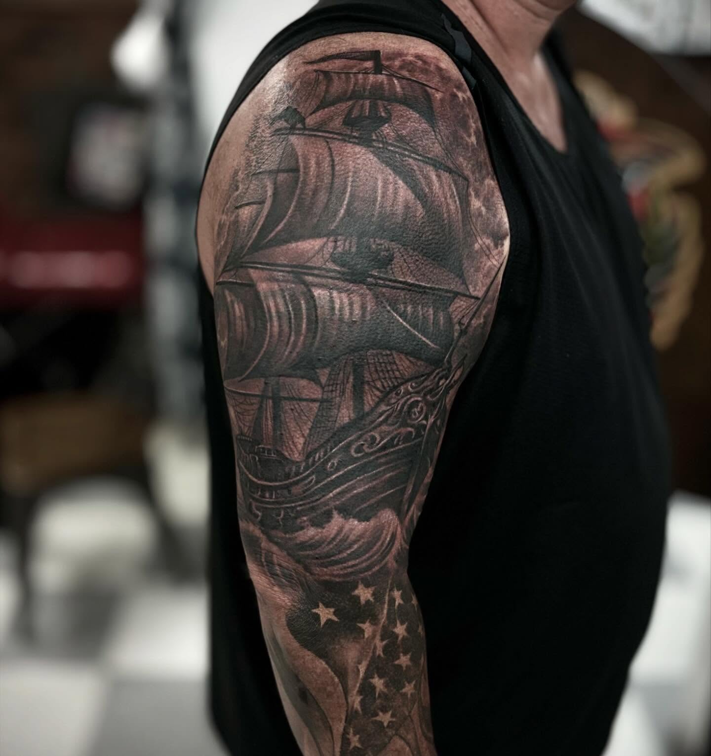 Ship sailing realism tattoo on the upper arm by ๐๐๐๐๐๐๐ ๐ฌ.๐ผ
