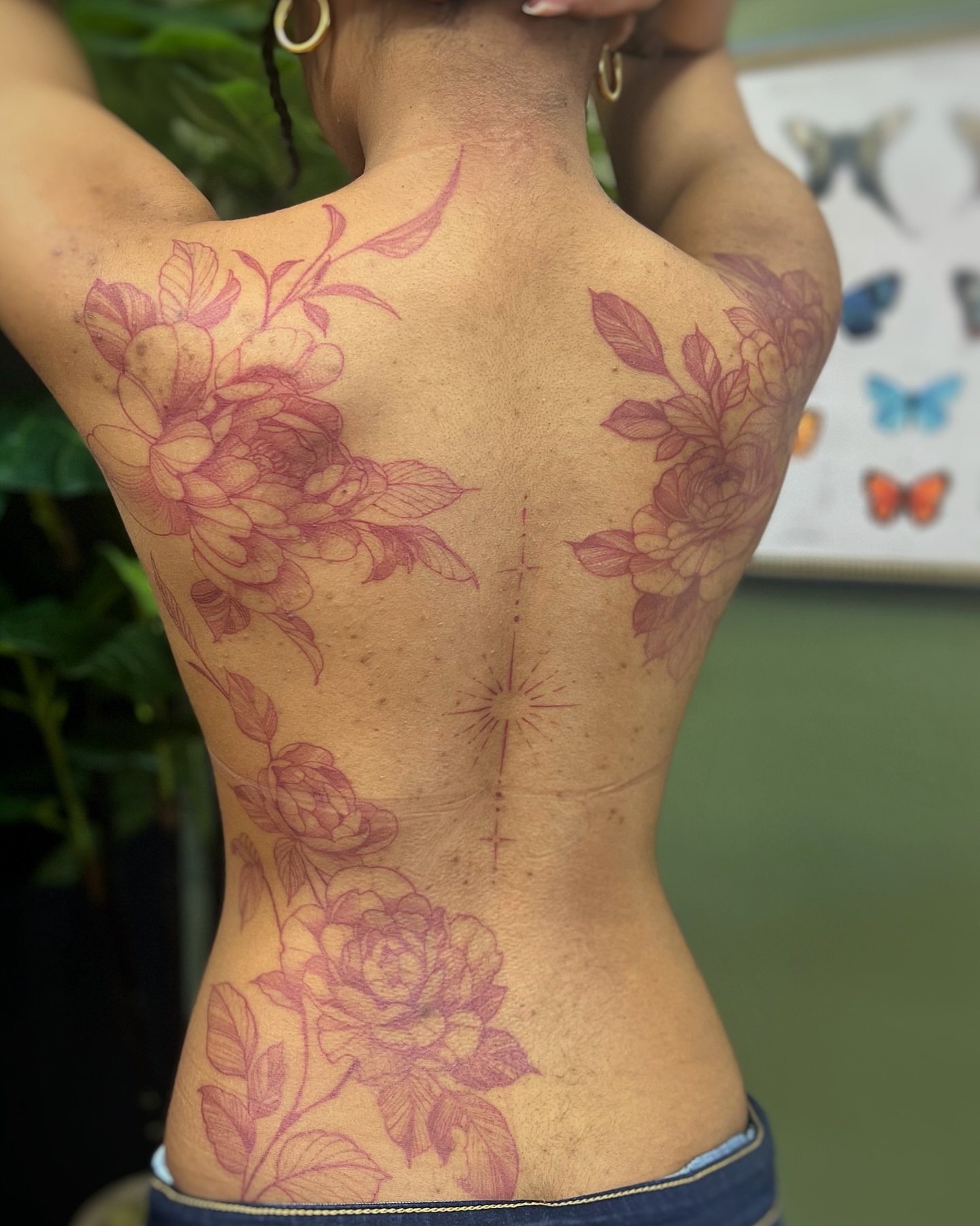 Floral bouquet new school tattoo on the back by sam cedar geller 🐝