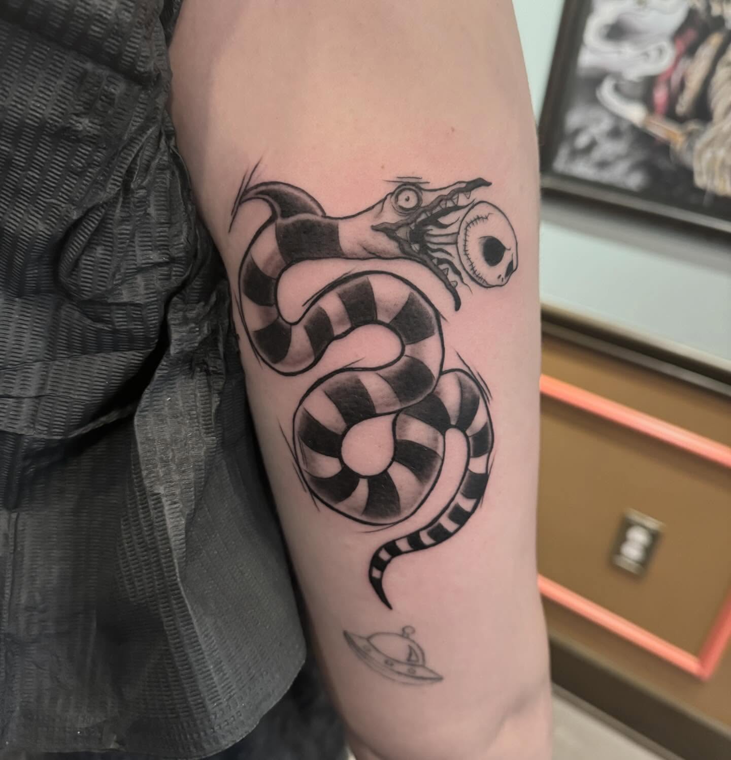 Tattoo by @deadmess — black_and_grey