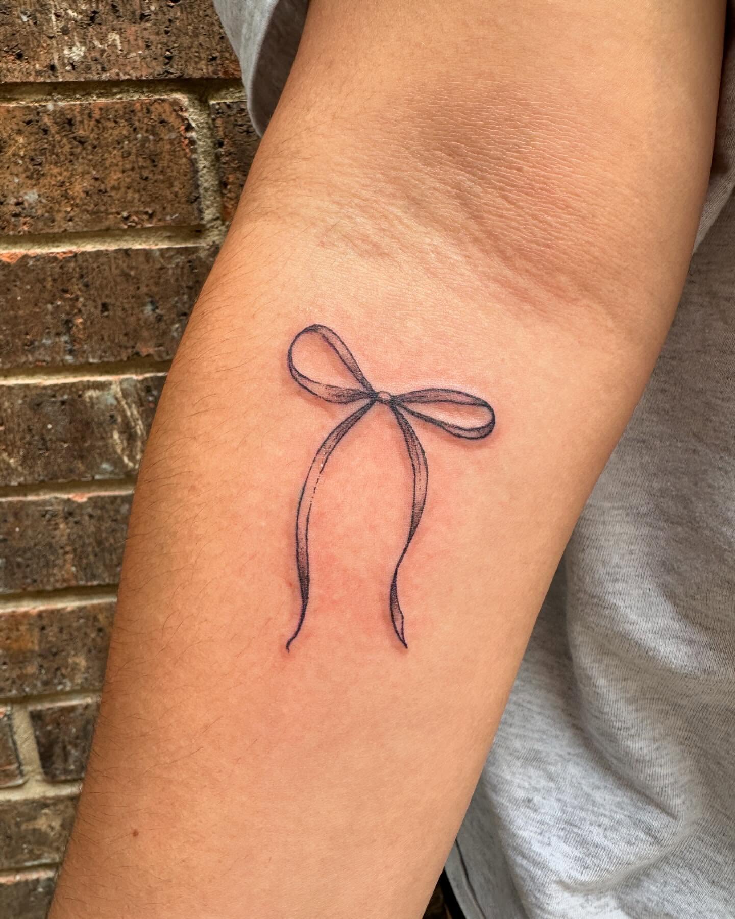 Tattoo by @smoothloom_tattoos โ fine_line