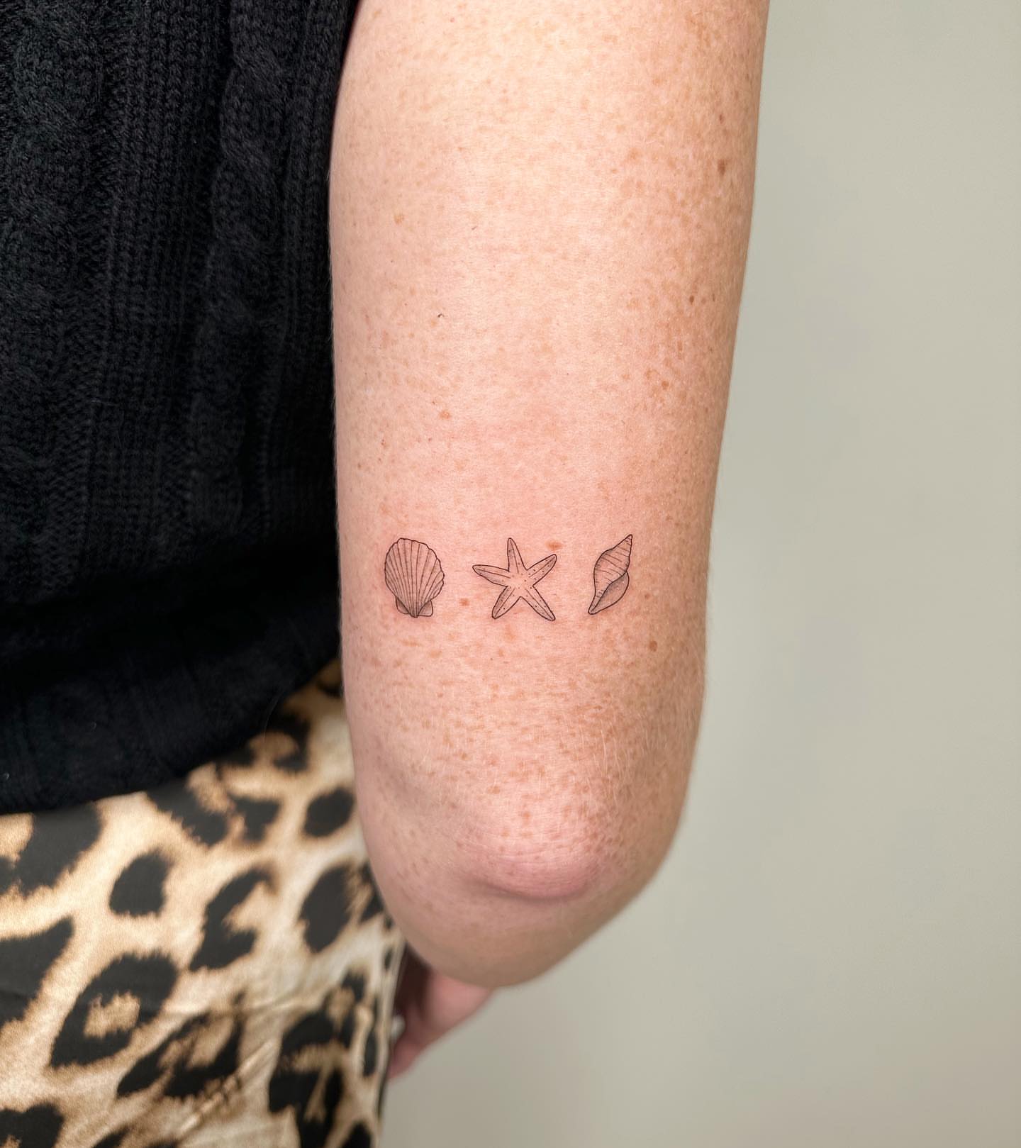 Tattoo by @kphaninks โ dotwork