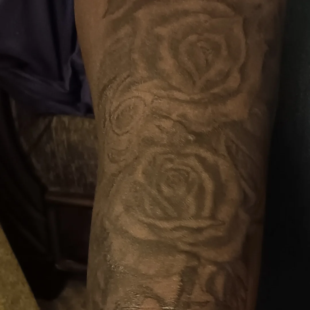 Roses black and grey tattoo on the forearm by Alfredo Sosa